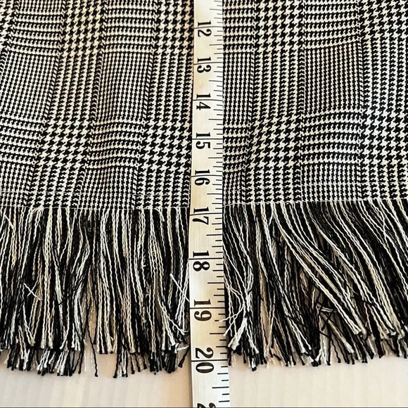 BLACK and white hounds tooth pencil skirt with fringe & zipper back size 27 S-M - Picture 7 of 9